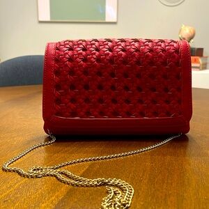 Street Level Jalisa Woven Clutch (ruby red)